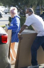 ARIEL WINTER Leaves UPS Store in Los Angeles 09/28/2020
