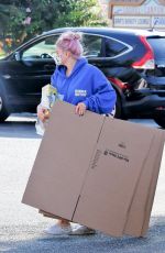 ARIEL WINTER Leaves UPS Store in Los Angeles 09/28/2020