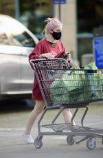 ARIEL WINTER Shopping for Grocery in Los Angeles 09/09/2020