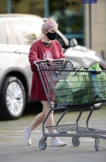 ARIEL WINTER Shopping for Grocery in Los Angeles 09/09/2020