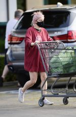 ARIEL WINTER Shopping for Grocery in Los Angeles 09/09/2020