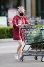 ARIEL WINTER Shopping for Grocery in Los Angeles 09/09/2020