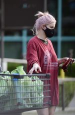 ARIEL WINTER Shopping for Grocery in Los Angeles 09/09/2020