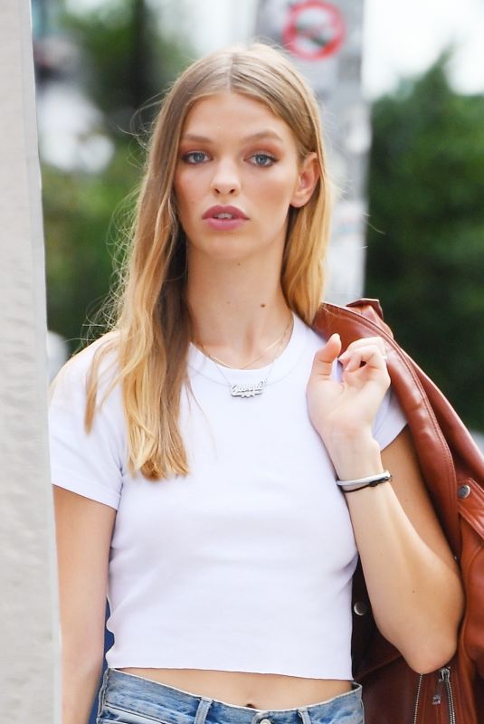 CLARE CRAWFORD on the Set of a Ohotoshoot in New York 09/03/2020