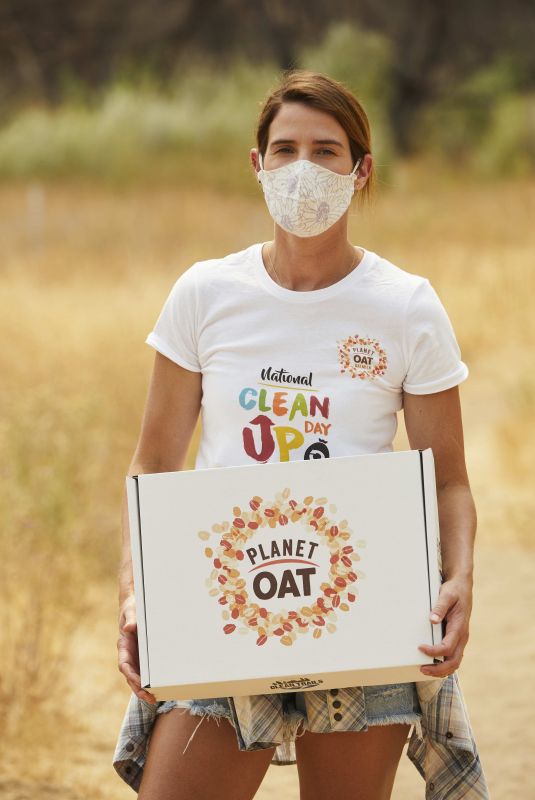 COBIE SMULDERS Celebrates Launch of The Planet Oat Project in Calabasas 09/09/2020