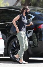 COURTENEY COX Leaves a Doctor