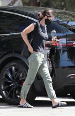 COURTENEY COX Leaves a Doctor