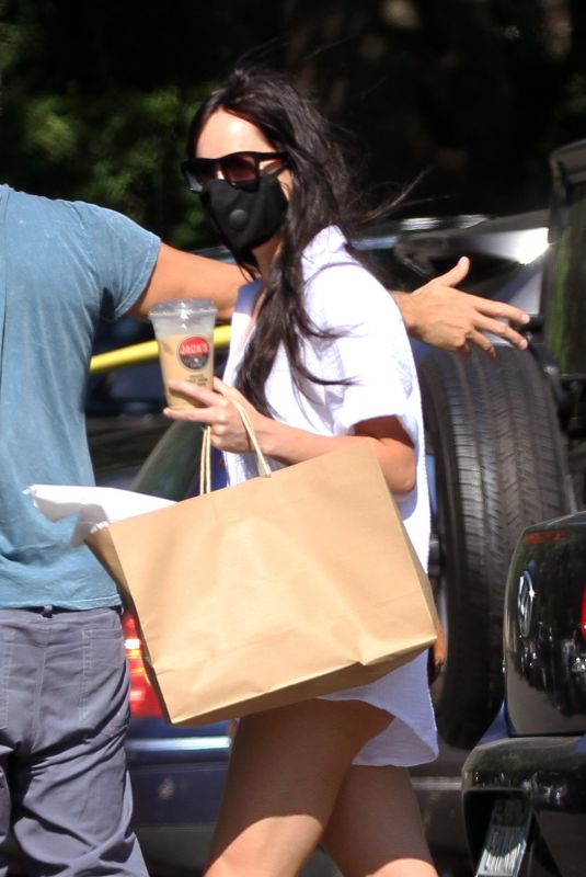 DAKOTA JOHNSON and Chris Martin Out Shopping in New York 09/07/2020