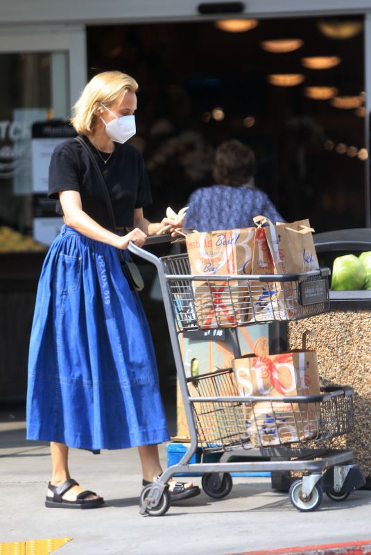 DIANE KRUGER Out Shopping in Los Angeles 09/16/2020