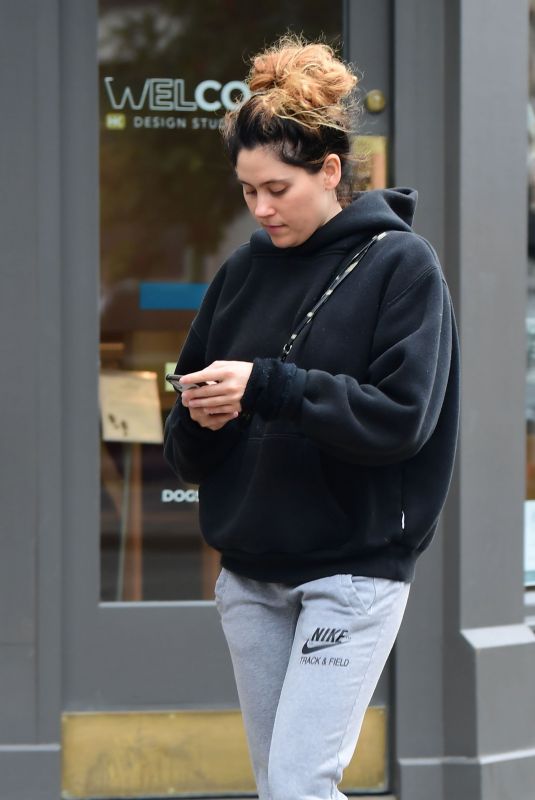 ELIZA DOOLITTLE Out and About in London 09/09/2020