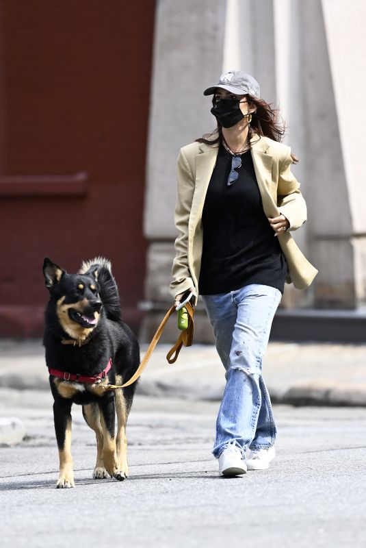 EMILY RATAJKOWSKI Out with Her Dog in New York 09/18/2020