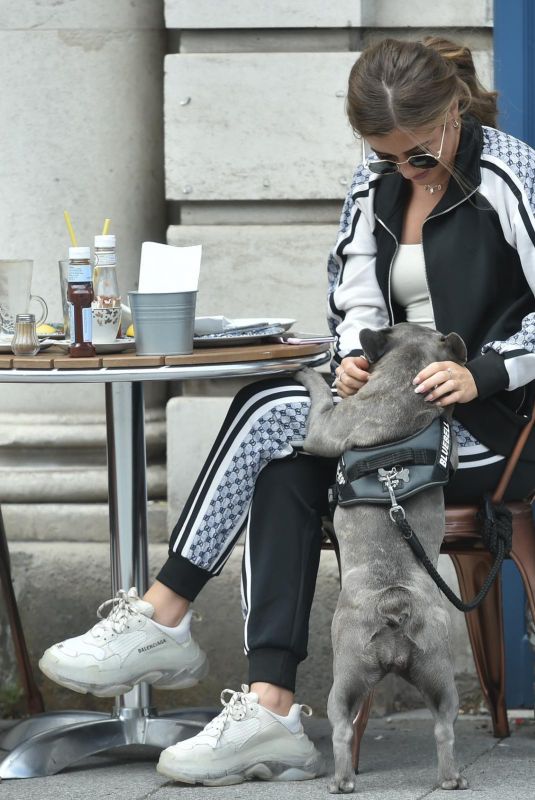 GEORGIA STEEL Out with Her Dog in Brentwood 09/14/2020