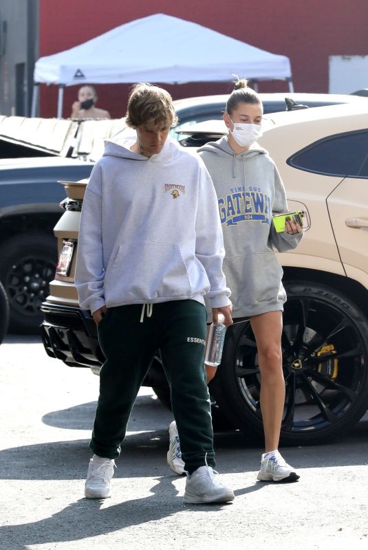 HAILEY and Justin BIEBER Out for Breakfast After a Workout in West Hollywood 09/23/2020