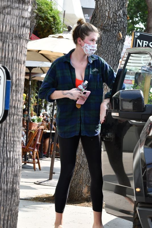 IRELAND BALDWIN Out for Lunch in Studio City 09/16/2020