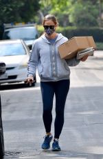 JENNIFER GARNER Leaves a Post Office in Brentwood 09/17/2020