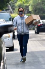JENNIFER GARNER Leaves a Post Office in Brentwood 09/17/2020