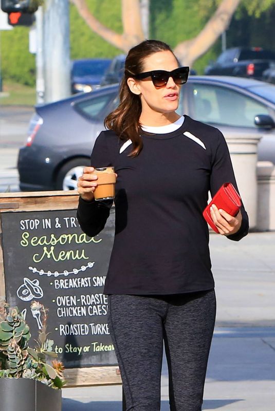 JENNIFER GARNER Out for Coffee in Los Angeles 09/11/2020