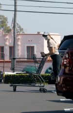 JENNIFER GARNER Out Shopping in Pacific Palisades 09/27/2020