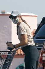 JENNIFER GARNER Out Shopping in Pacific Palisades 09/27/2020