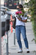 JENNIFER GARNER Out with Bouquet of Flowers in Brentwood 09/14/2020