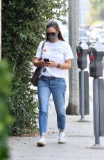 JENNIFER GARNER Out with Bouquet of Flowers in Brentwood 09/14/2020