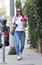 JENNIFER GARNER Out with Bouquet of Flowers in Brentwood 09/14/2020