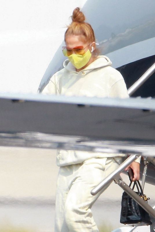 JENNIFER LOPEZ Leaves Her Private Jet in Los Angeles 09/09/2020