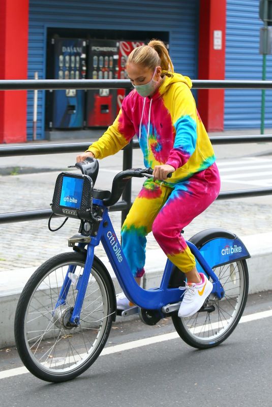 JENNIFER LOPEZ Oot for a Bike Ride in New York 09/07/2020