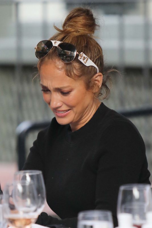 JENNIFER LOPEZ Out for Diner with Friends in New York 09/13/2020