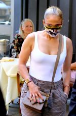 JENNIFER LOPEZ Out for Lunch with Her Sister in New York 09/07/2020
