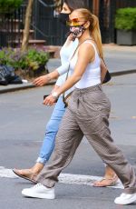 JENNIFER LOPEZ Out for Lunch with Her Sister in New York 09/07/2020