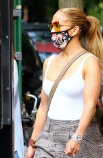 JENNIFER LOPEZ Out for Lunch with Her Sister in New York 09/07/2020