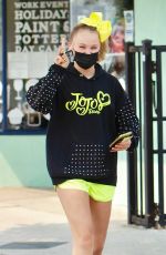 JOJO SIWA Shopping at Arts and Crafts Shop in Studio City 09/07/2020