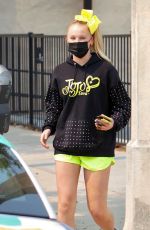 JOJO SIWA Shopping at Arts and Crafts Shop in Studio City 09/07/2020