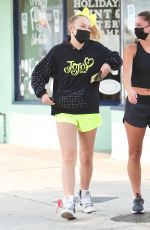 JOJO SIWA Shopping at Arts and Crafts Shop in Studio City 09/07/2020