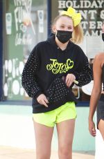 JOJO SIWA Shopping at Arts and Crafts Shop in Studio City 09/07/2020