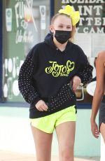 JOJO SIWA Shopping at Arts and Crafts Shop in Studio City 09/07/2020