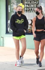 JOJO SIWA Shopping at Arts and Crafts Shop in Studio City 09/07/2020