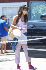 JORDANA BREWSTER Picks Up Take Out in Brentwood 09/01/2020