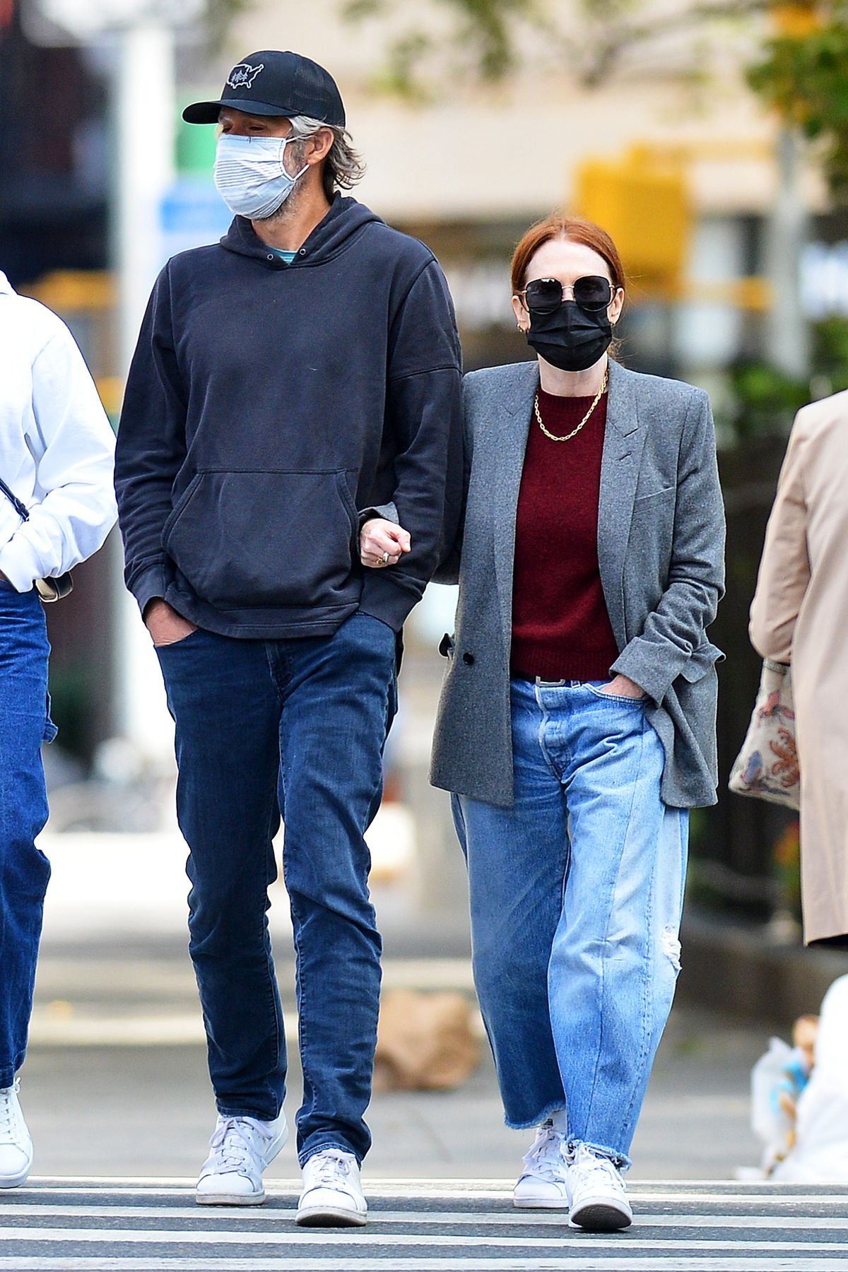 julianne-moore-out-and-about-in-new-york-09-20-2020-5.jpg