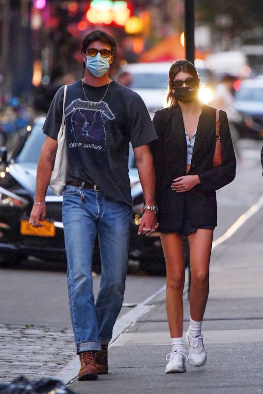 KAIA GERBER and Jacob Elordi Heading to Their Apartment in New York 09/11/2020