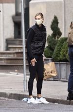 KARLIE KLOSS Arrives at Her Home in New York 09/25/2020