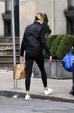 KARLIE KLOSS Arrives at Her Home in New York 09/25/2020