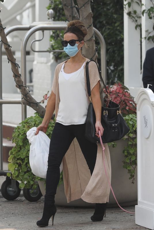 KATE BECKINSALE Leaves Shutters Hotel in Santa Monica 09/08/2020