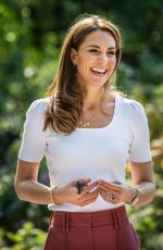 KATE MIDDLETON Discuss Pandemic at a Park in London 09/22/2020