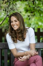 KATE MIDDLETON Discuss Pandemic at a Park in London 09/22/2020