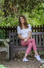 KATE MIDDLETON Discuss Pandemic at a Park in London 09/22/2020