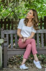 KATE MIDDLETON Discuss Pandemic at a Park in London 09/22/2020