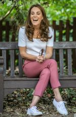 KATE MIDDLETON Discuss Pandemic at a Park in London 09/22/2020