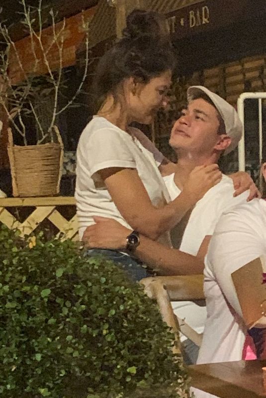KATIE HOLMES and Emilio Vitolo Out Kissing in New York 09/06/2020